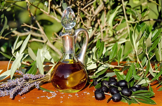 Unlocking Geranium Oil's Benefits: Skin Health & Mood Enhancement